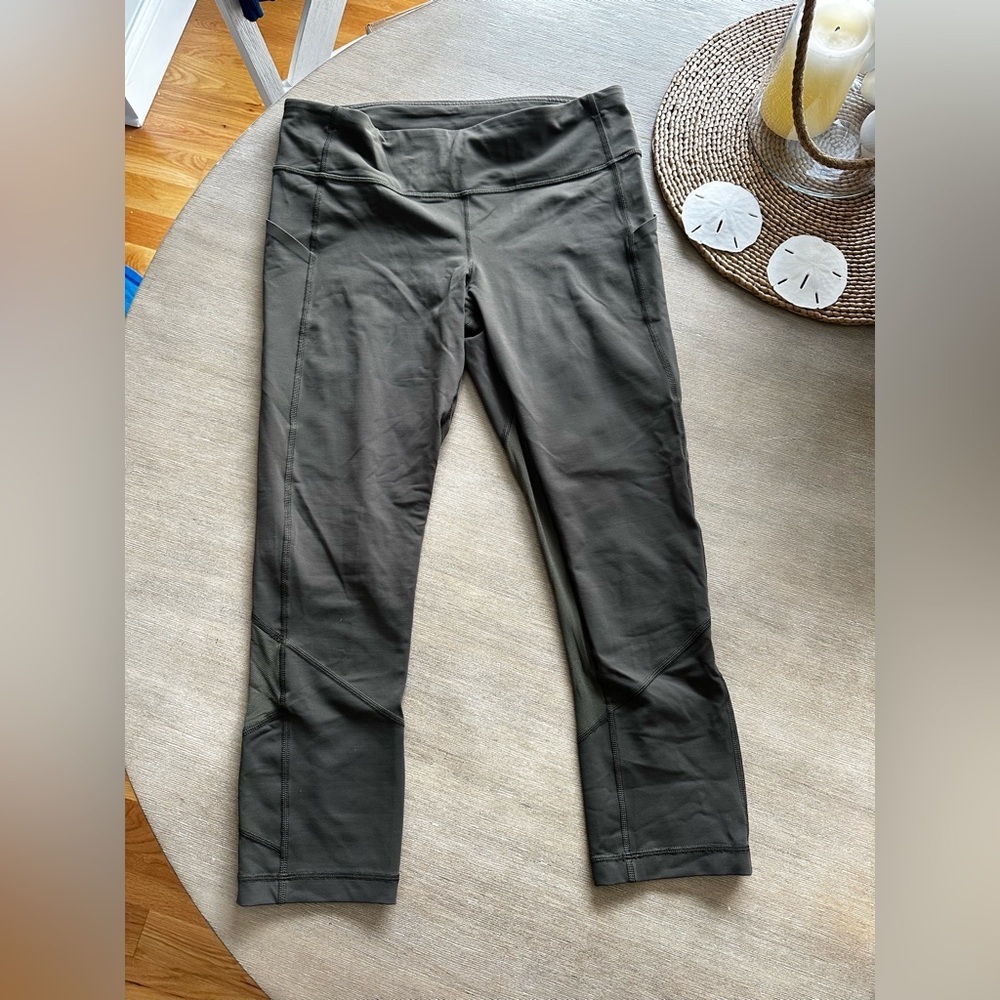 Lululemon Olive Green crop Leggings EUC 8